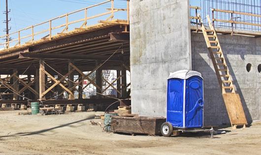 this group of ready-to-use porta potties keeps work site workers clean and productive